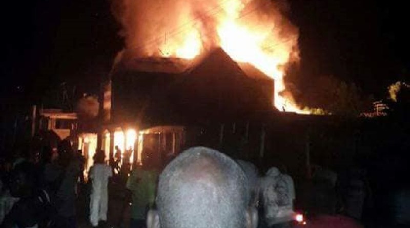 Un violent incendie détruit plusieurs maisons dans la ville des Gonaïves post thumbnail image