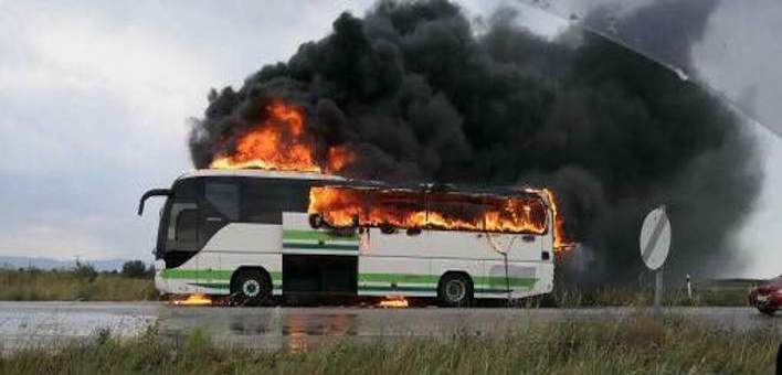 Grèce: La foudre s’abat sur un autobus avec de nombreux passagers post thumbnail image
