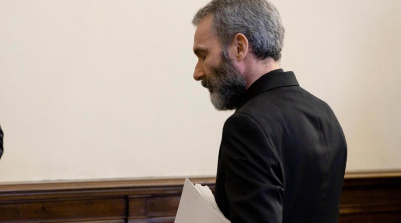 Vatican – Pornographie juvénile: Condamnation d’un prêtre à cinq ans de prison post thumbnail image