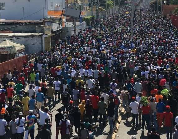 Manifs Petro Caribe : Des dizaines de milliers de citoyens gagnent les rues de la République post thumbnail image