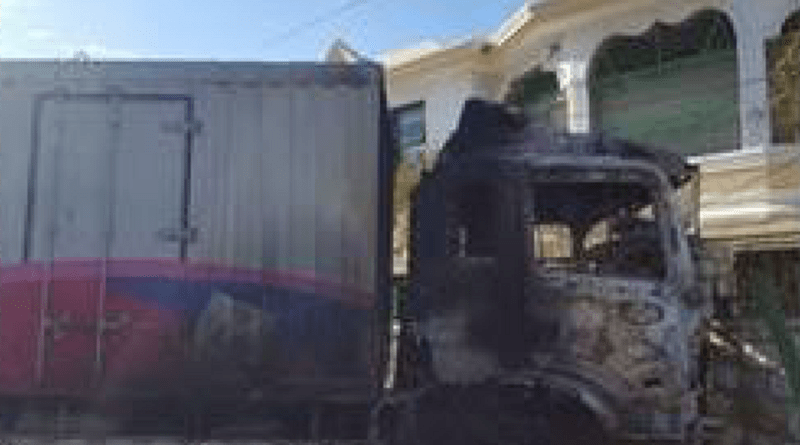 Séisme: Un camion d’aide du gouvernement pillé et incendié à Montrouis post thumbnail image