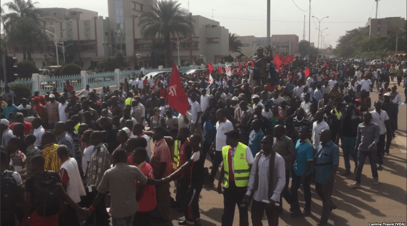 Burkina: grève générale et manifestation contre la hausse des prix des carburants post thumbnail image