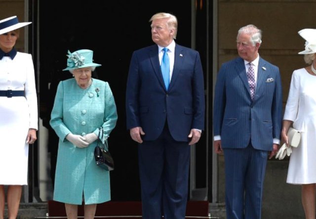 La reine Elizabeth II reçoit Donald Trump au palais de Buckingham post thumbnail image