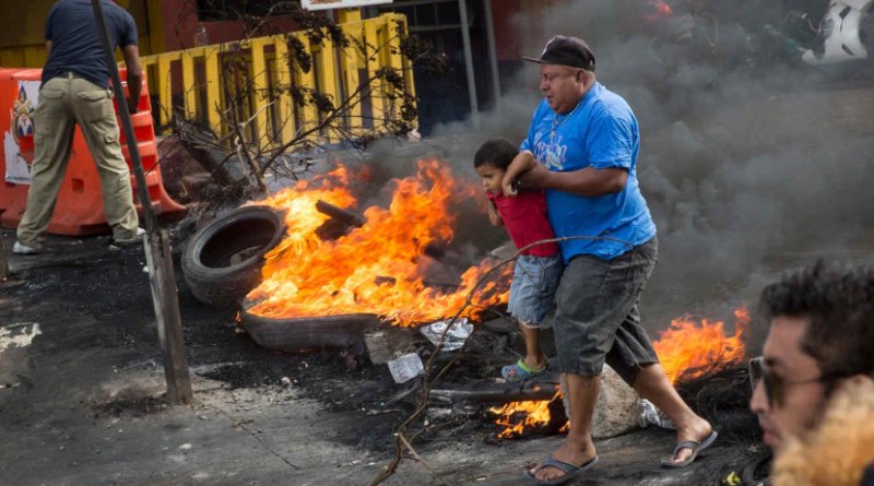 Corruption – Honduras : violentes manifestations pour réclamer la démission du président Hernandez post thumbnail image