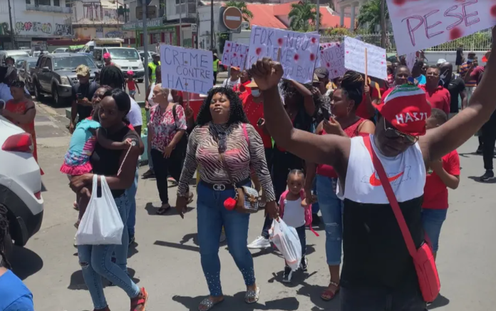 France-Info | Les haïtiens de Guadeloupe dans les rues réclament justice pour leur pays d’origine post thumbnail image