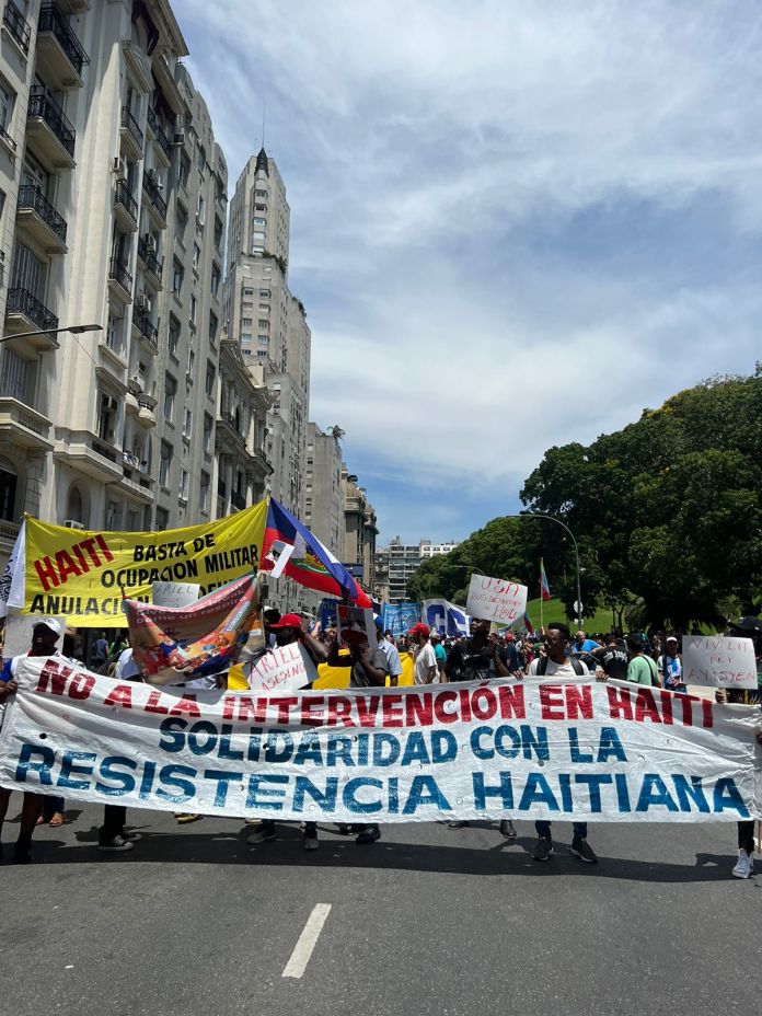 Argentine | La communauté haïtienne manifeste contre la présence d’Ariel Henry au sommet de CELAC post thumbnail image